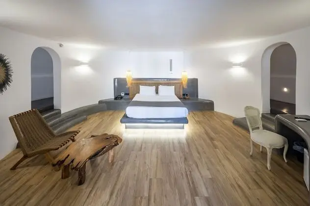 Windmill Deluxe Suite with sharing pool