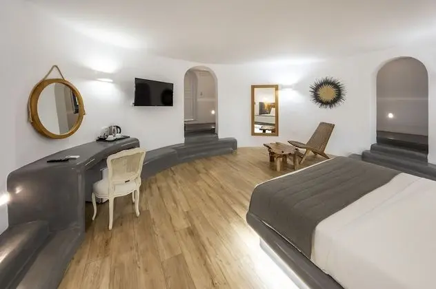 Windmill Deluxe Suite with sharing pool