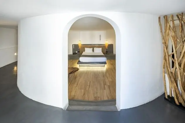 Windmill Deluxe Suite with sharing pool