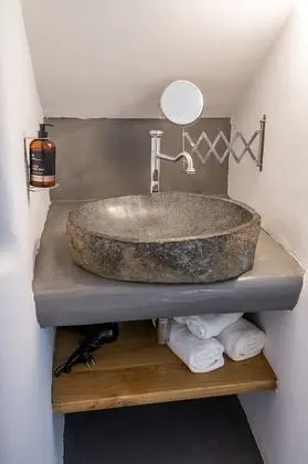 Windmill Deluxe Suite with sharing pool