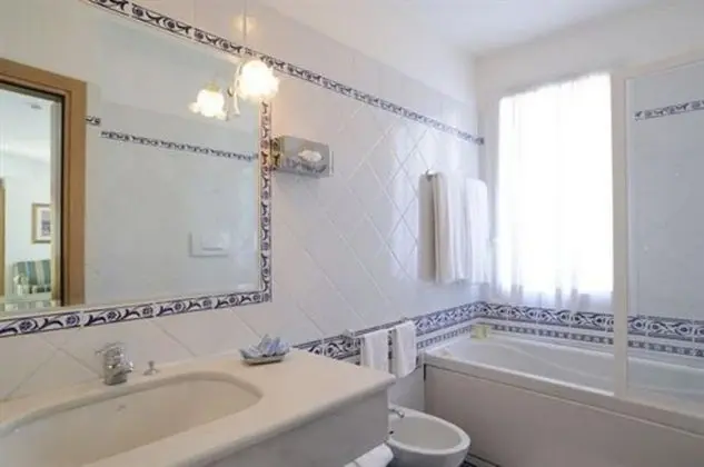 Tek Büyük Yataklı Oda, Kısmi Deniz Manzaralı