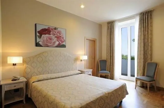 Tek Büyük Yataklı Oda (Side view)