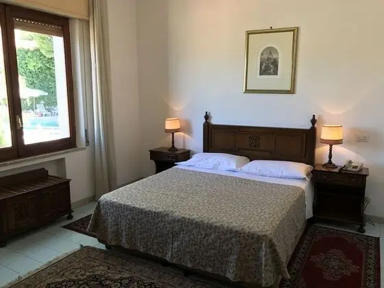 Standard Tek Büyük veya İki Ayrı Yataklı Oda, Bahçe Manzaralı