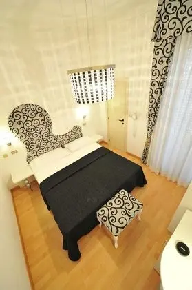 Basic Tek Büyük Yataklı Oda