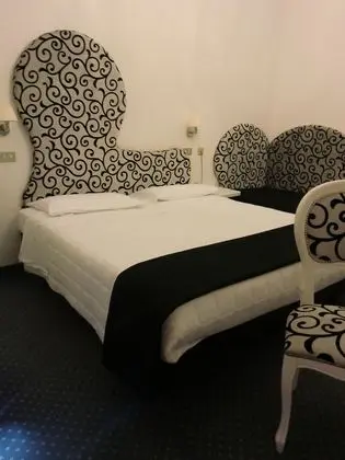 Basic Tek Büyük Yataklı Oda