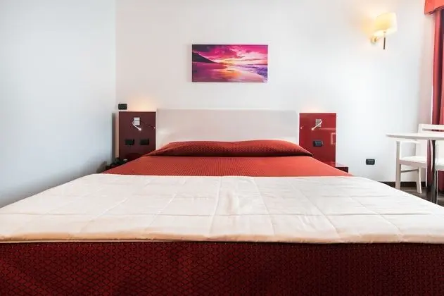 Büyük Yataklı Tek Kişilik Oda