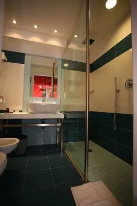 Büyük Yataklı Tek Kişilik Oda