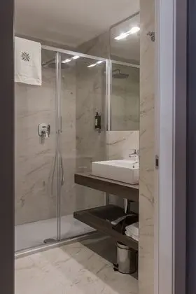 Basic Tek Büyük Yataklı Oda