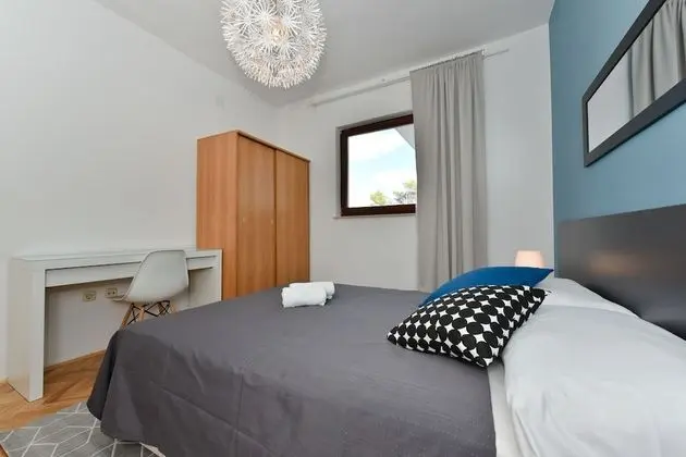 Two Bedroom Apartment Balcony, Pool view (A2)