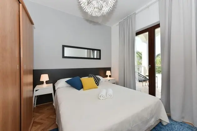 Two Bedroom Apartment Balcony, Pool view (A2)