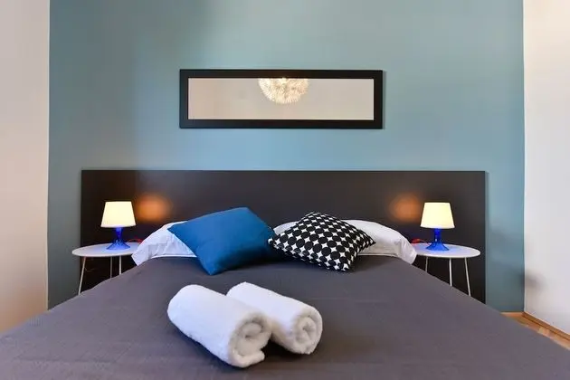 Two Bedroom Apartment Balcony, Pool view (A2)