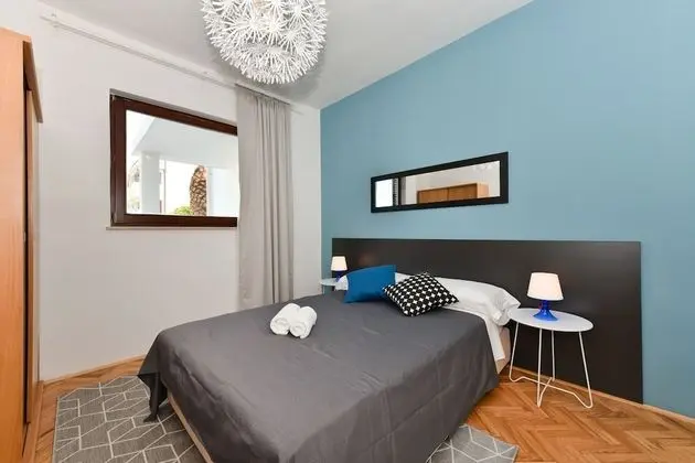 Two Bedroom Apartment Balcony, Pool view (A2)