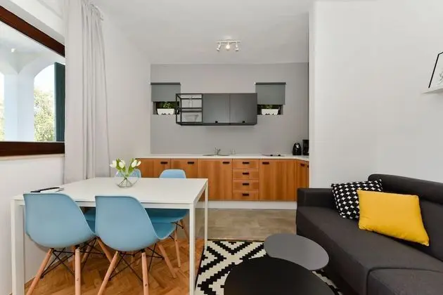 Two Bedroom Apartment Balcony, Pool view (A2)