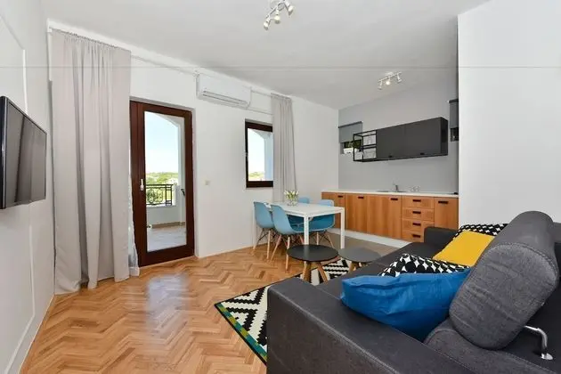 Two Bedroom Apartment Balcony, Pool view (A2)