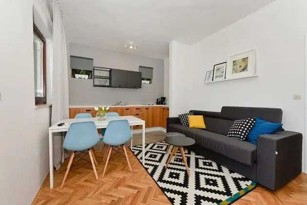 Two Bedroom Apartment Balcony, Pool view (A2)