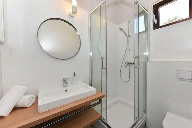 Two Bedroom Apartment Balcony, Pool view (A2)