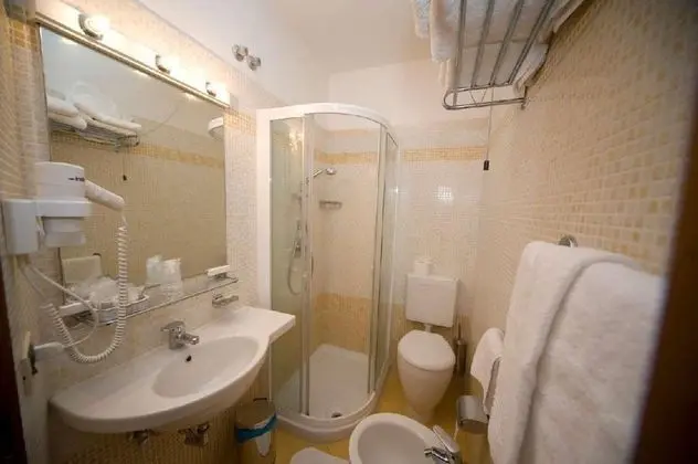 Basic Dört Kişilik Oda