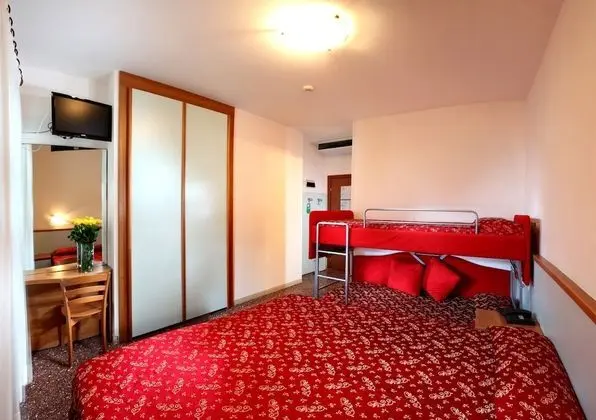 Standard Dört Kişilik Oda, Balkon