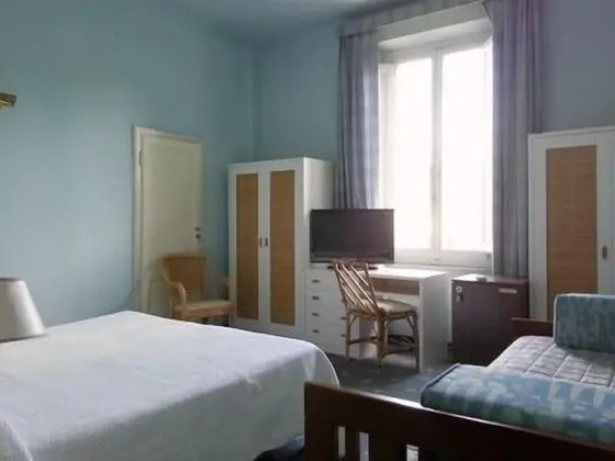 Üç Kişilik Oda