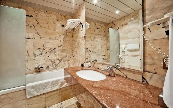 Standard Tek Büyük veya İki Ayrı Yataklı Oda
