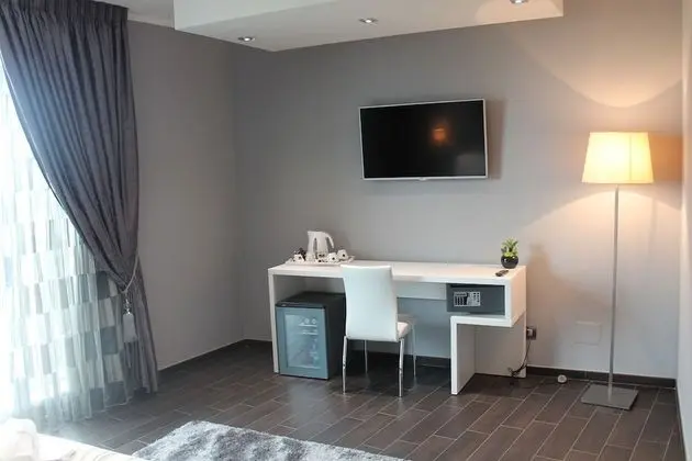 Büyük Yataklı Tek Kişilik Oda