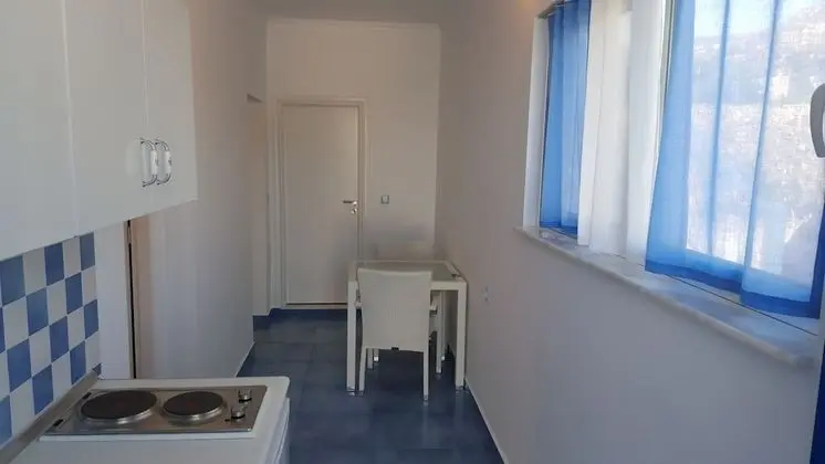 Apart Daire, 2 Yatak Odası, Balkon, Bahçe Manzaralı