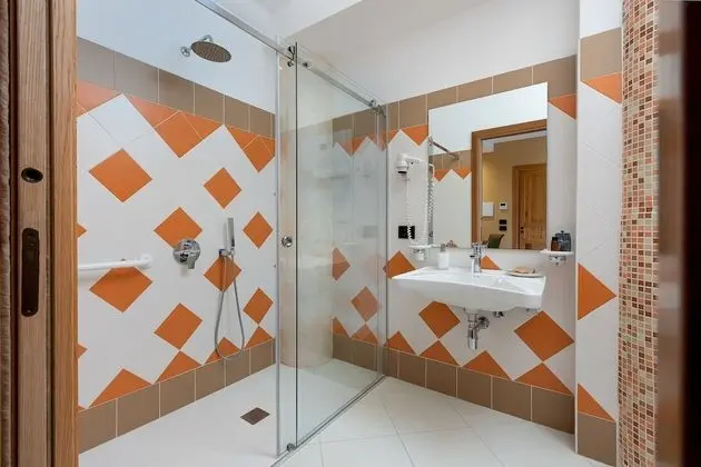 Tek Büyük veya İki Ayrı Yataklı Oda, Balkon