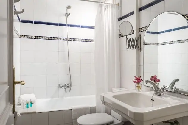 Tek Büyük veya İki Ayrı Yataklı Oda, Teras