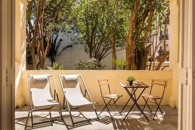 Tek Büyük veya İki Ayrı Yataklı Oda, Teras