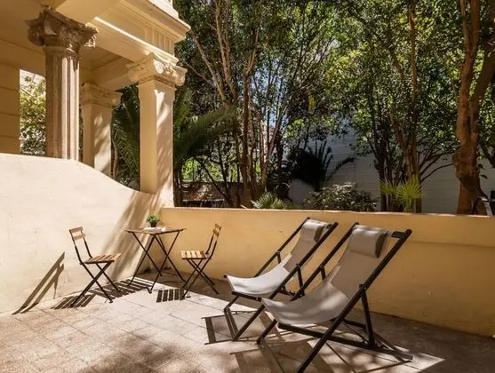 Tek Büyük veya İki Ayrı Yataklı Oda, Teras