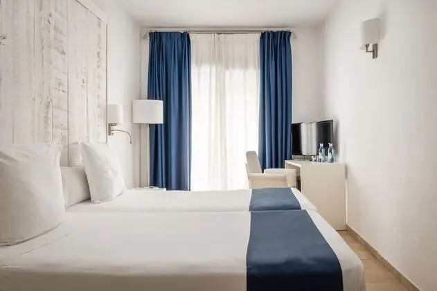 Standard Tek Büyük veya İki Ayrı Yataklı Oda