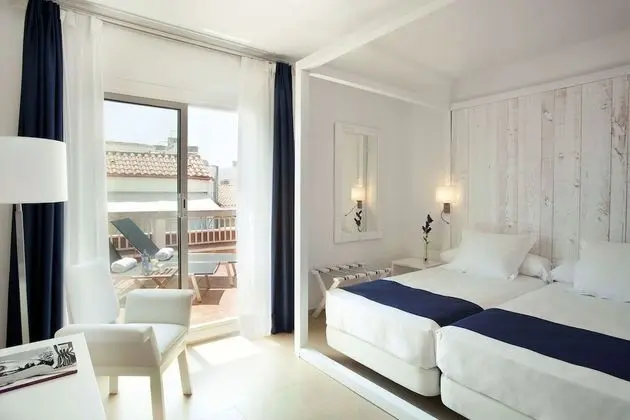 Tek Büyük veya İki Ayrı Yataklı Oda, Teras