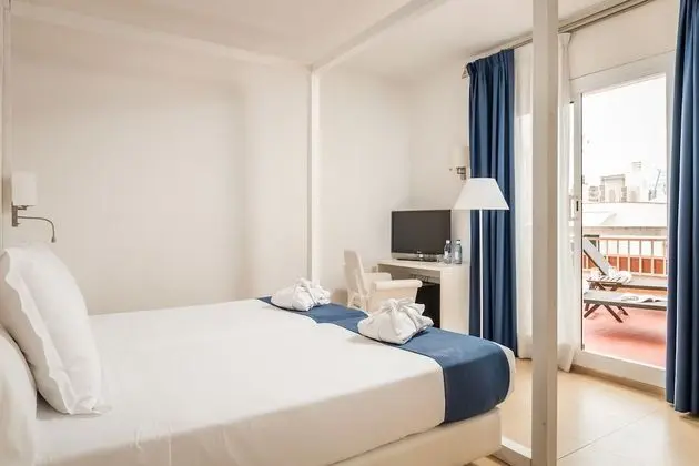 Tek Büyük veya İki Ayrı Yataklı Oda, Teras