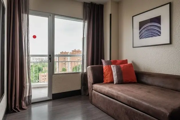 Superior Tek Büyük Yataklı Oda (con living room)