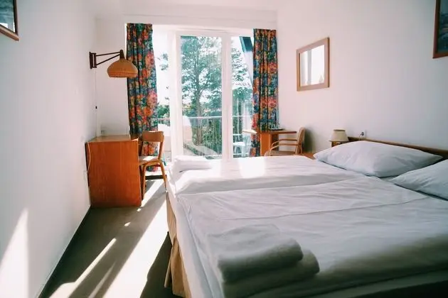 Tek Büyük veya İki Ayrı Yataklı Oda, Balkon, Park Manzaralı