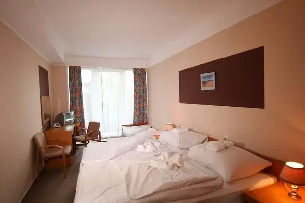 Üç Kişilik Oda, Balkon, Park Manzaralı (with Extrabed)