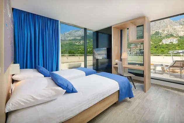 Deluxe Penthouse Suite