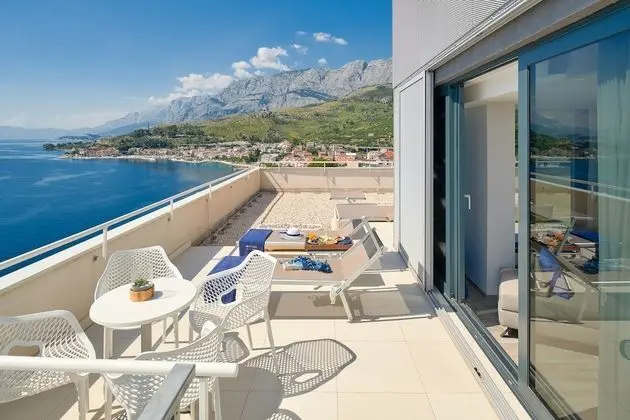 Deluxe Penthouse Suite