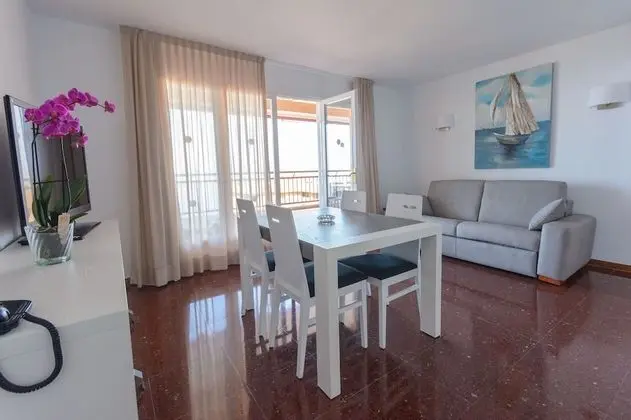 Apart Daire, 2 Yatak Odası, Deniz Manzaralı (3+1)
