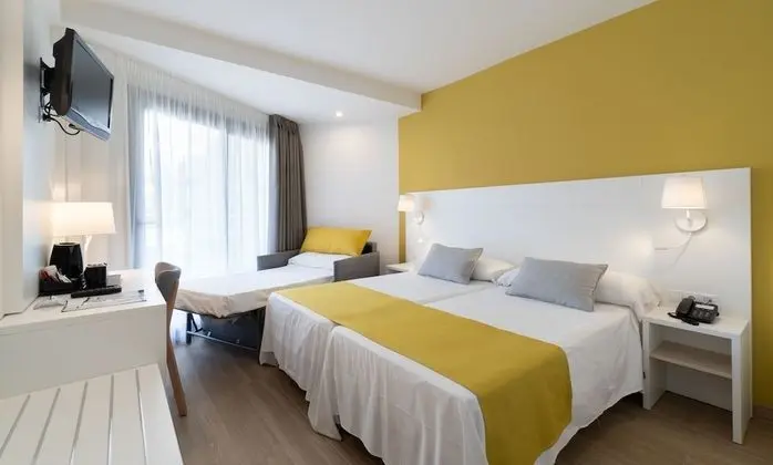 Tek Büyük Yataklı Oda, Balkon, Şehir Manzaralı (2 Adults & 1 Child)