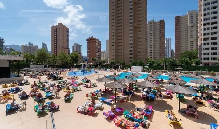 Tek Büyük Yataklı Oda, Balkon, Şehir Manzaralı (2 Adults & 1 Child)