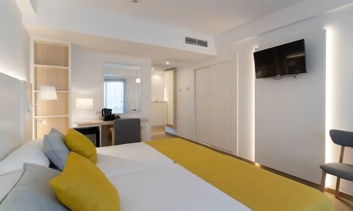 Tek Büyük Yataklı Oda, Balkon, Şehir Manzaralı