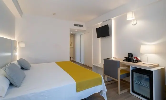 Tek Büyük Yataklı Oda, Balkon, Şehir Manzaralı (3 Adults)