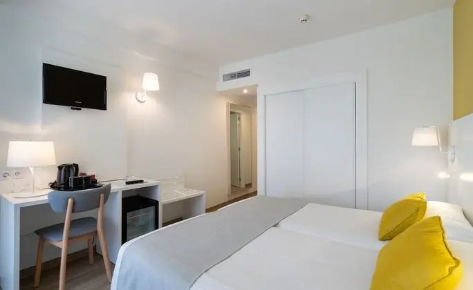 Tek Büyük Yataklı Oda, Balkon, Şehir Manzaralı (3 Adults)