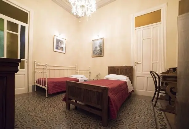 İki Ayrı Yataklı Oda, Ortak Banyo