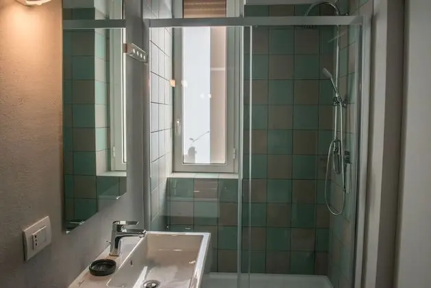 Deluxe Tek Büyük Yataklı Oda, Balkon, Şehir Manzaralı (Red)