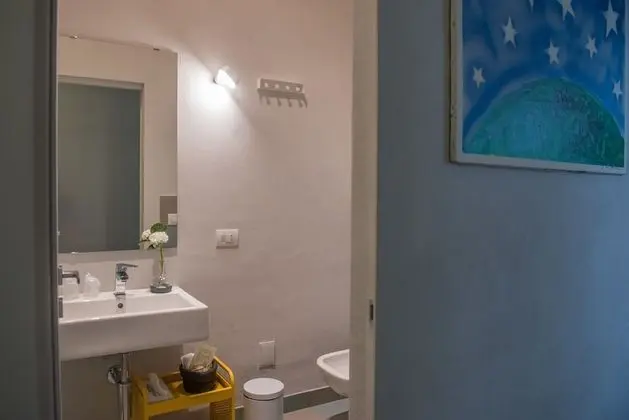 Deluxe Tek Büyük Yataklı Oda (Yellow)