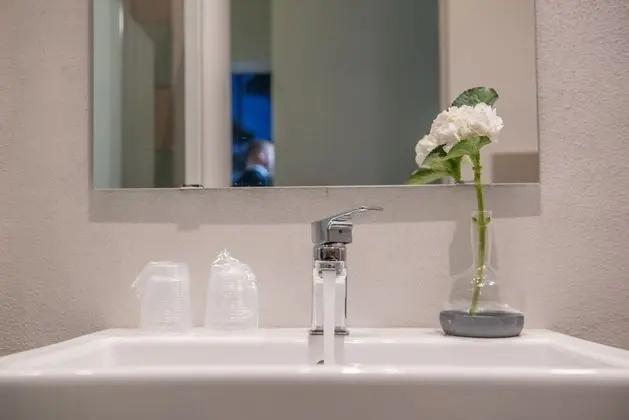 Deluxe Tek Büyük Yataklı Oda (Yellow)