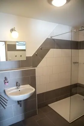 Comfort Tek Büyük Yataklı Oda, Balkon, Göl Manzaralı