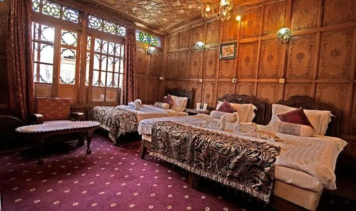 Luxury Oda